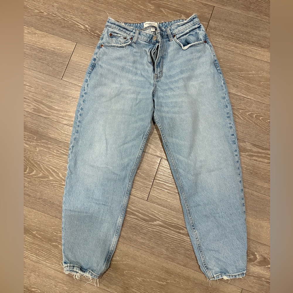 Abercrombie 80’s Mom High-Rise,  Curve Love Jeans